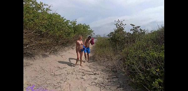  Interracial anal rubia colombiana en yate con chico moreno